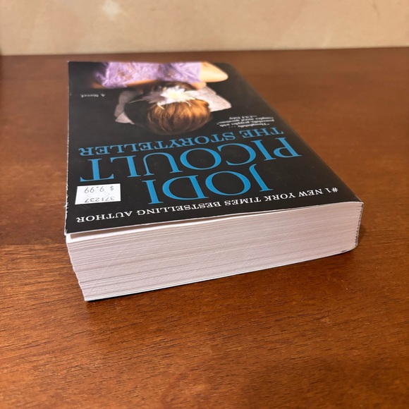 3/$20 📚 The Storyteller Jodi Picoult Paperback - Picture 7 of 7